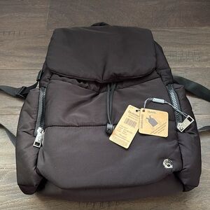 Bearpaw Puffer Flap Top Snap & bungee pull,side zip pockets,padded laptop sleeve